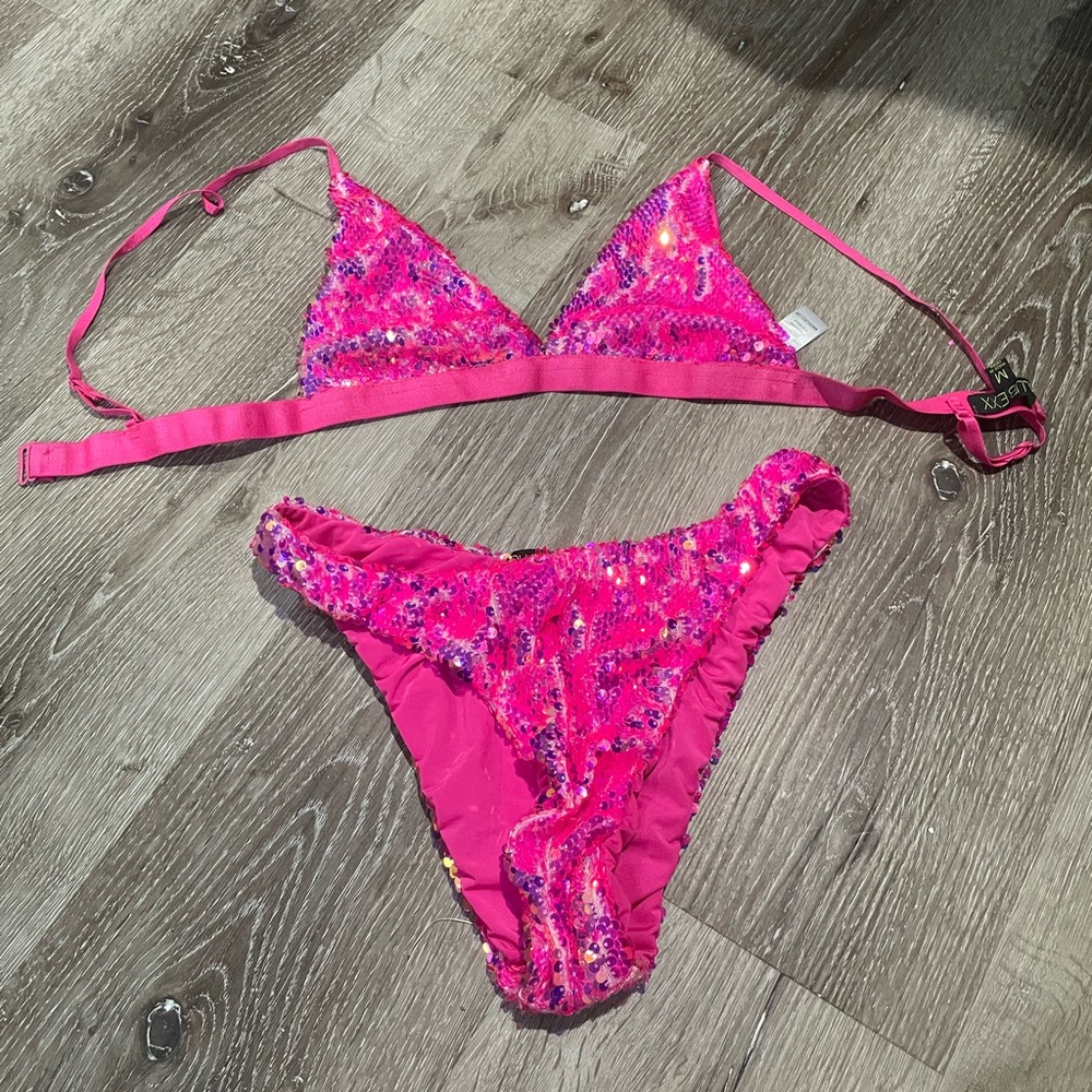 Club exx sequin set